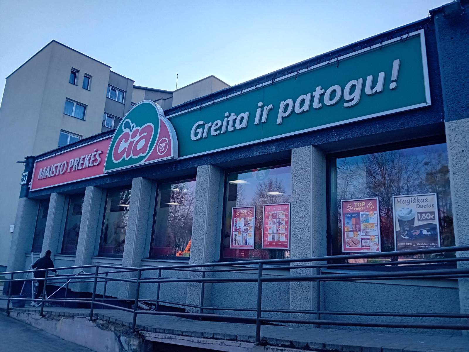 ČIA 102